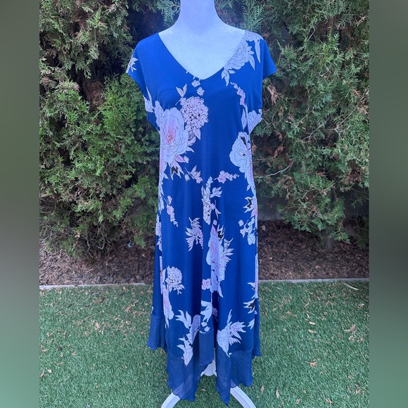 Luxology Dresses & Skirts - Women’s Luxology Floral Blue Midi Dress with Sheer Sharkbite Hem size 12